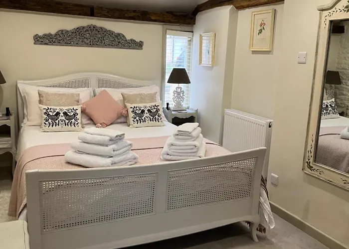 3 Bedroom 5* Barn Conversion Cotswolds