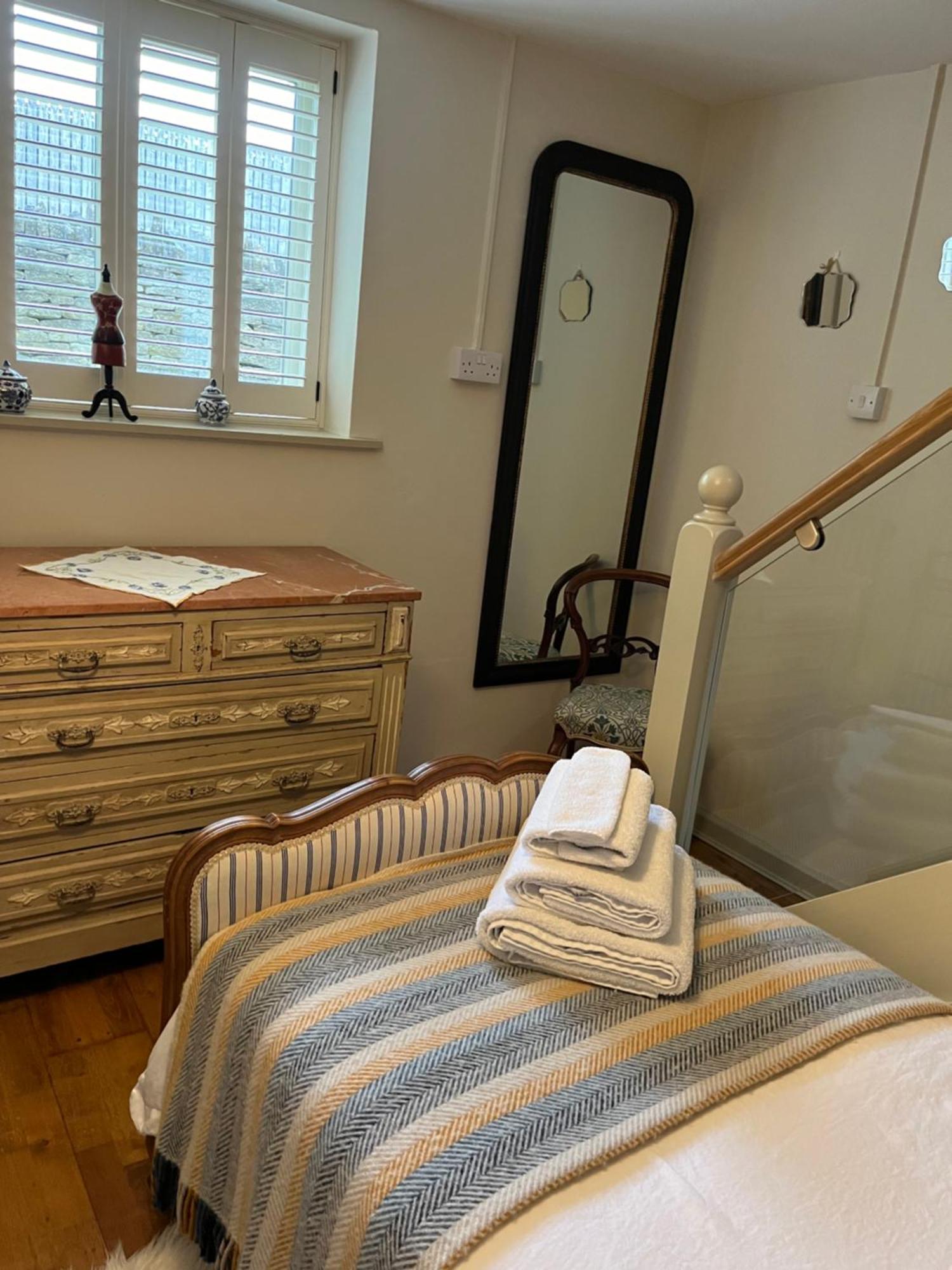 Holiday home 3 Bedroom 5* Barn Conversion Cotswolds *