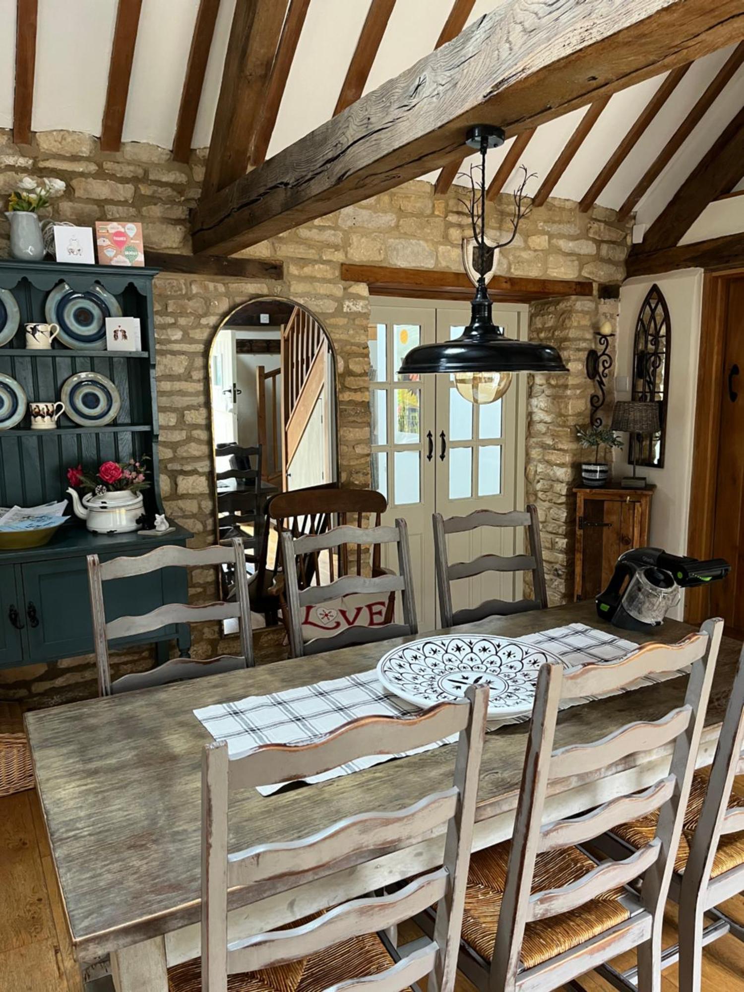 3 Bedroom 5* Barn Conversion Cotswolds *
